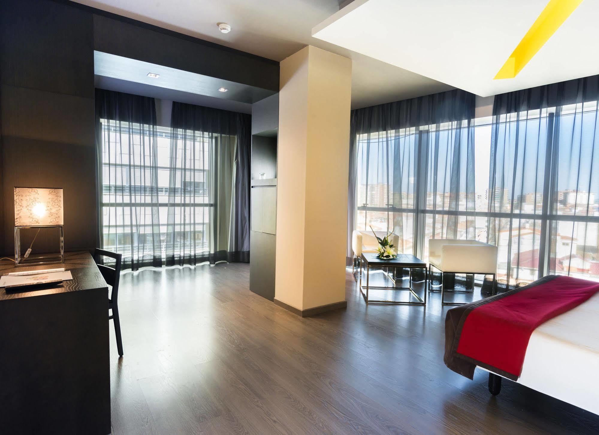 บี ลีฟ ซิตี้ เซ็นเตอร์ ทาลาเวรา Hotel ตาลาเวรา เดลา เรย์นา ภายนอก รูปภาพ